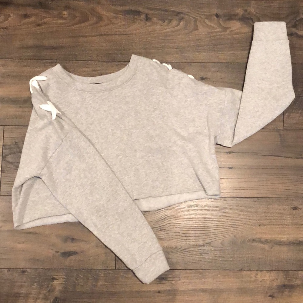 Cropped grey sweatshirt